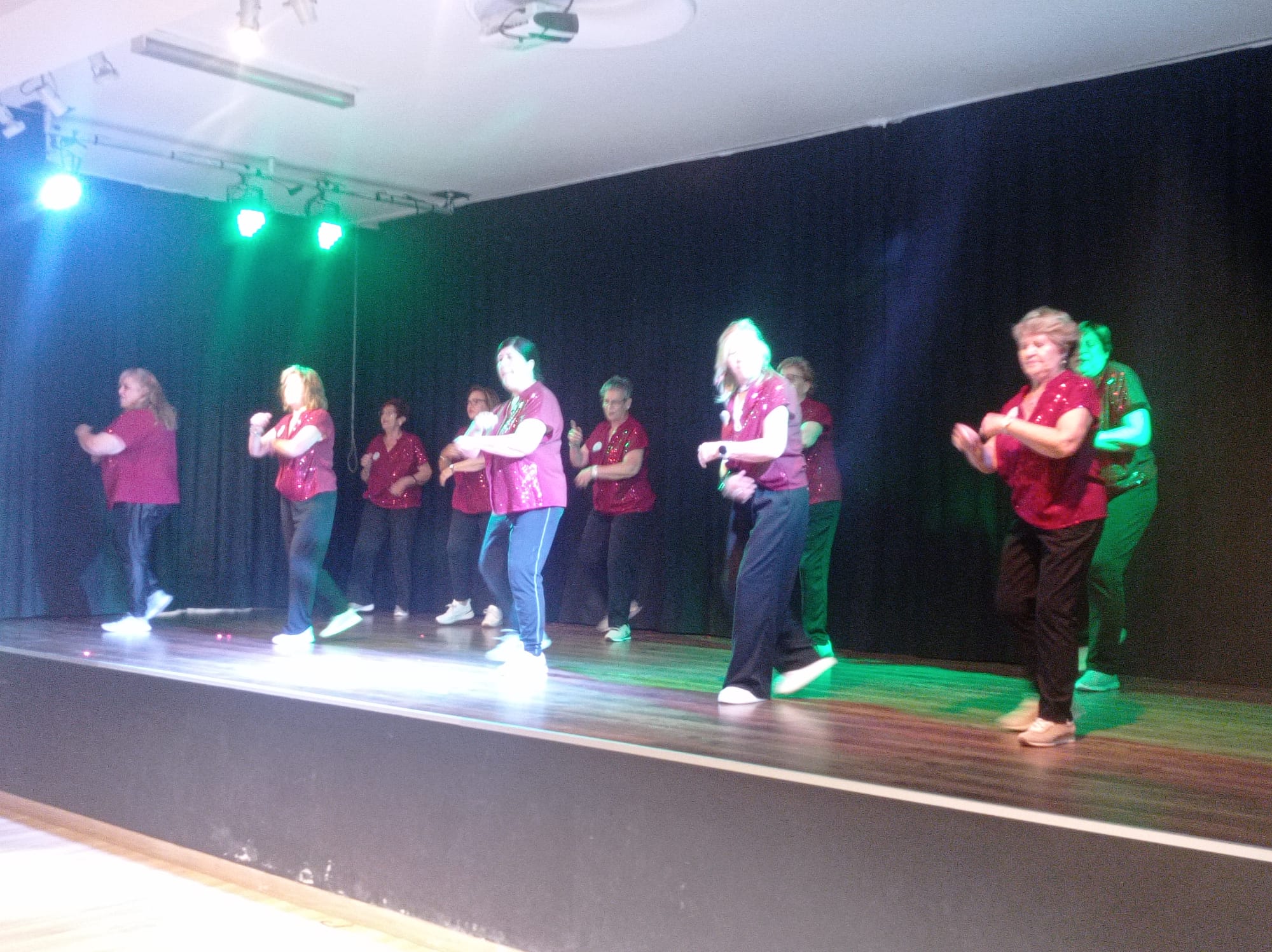 Exhibición de baile en línea