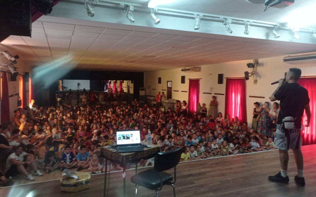CRA María Moliner con el cantante Lemus